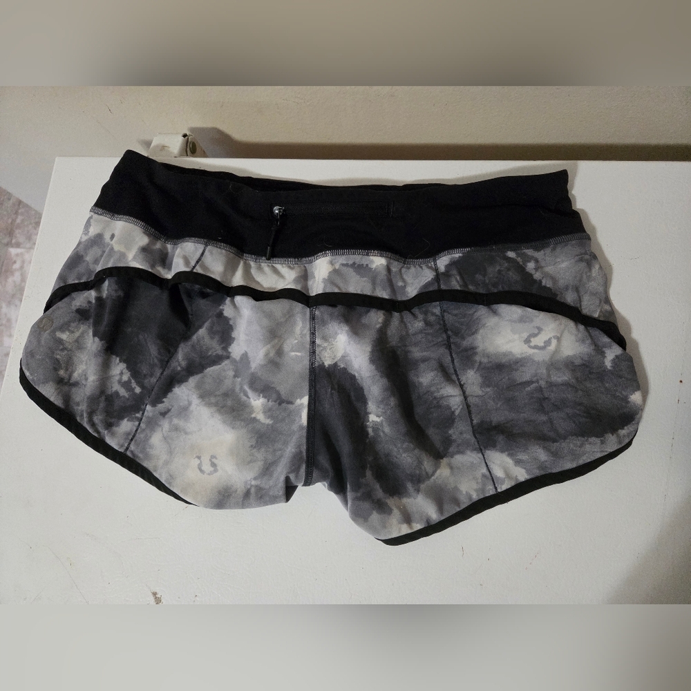 Lululemon Speed Up Short Women Size 6